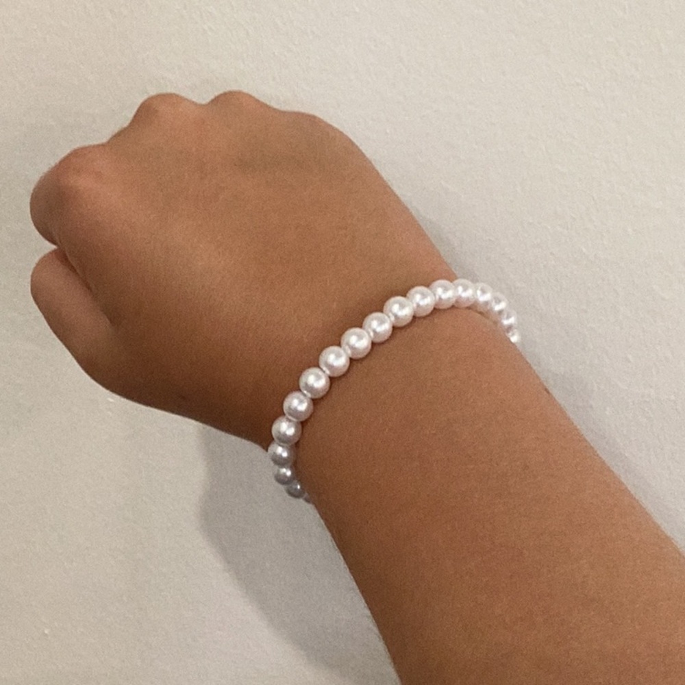 Elegant White Pearl Bracelet